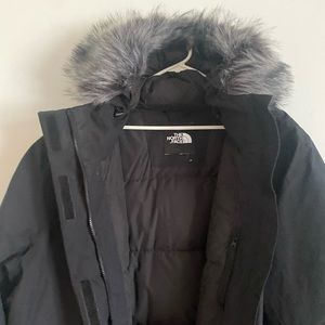 Womens northface parka with gray fur hoot.
